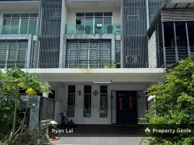 3 Storey Terrace @ Bangi Avenue | Save up to 176k | Below Market Value 27% Auction Property!