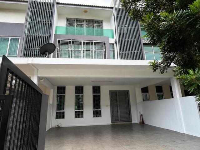 3 Storey Terrace Bangi Avenue Seksyen 7 Bangi