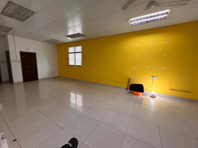 3 Storey Terrace Corner Face Main Road Sultan Azlan Shah