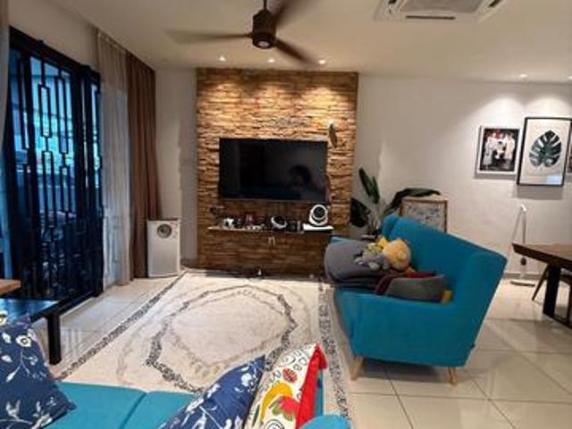 3 storey terrace house in Tmn bayu Aman air Tawar Bw For sal