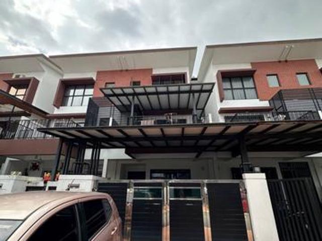 3 Storey Terrace Puchong Renovated MYRA MERANTI