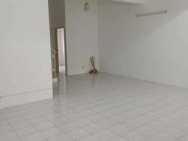3 Storey Terrace Sungai Batu For Sales