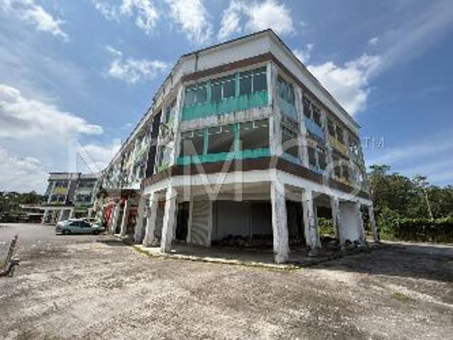 3 Storey Terrace Shop House, Intermediate