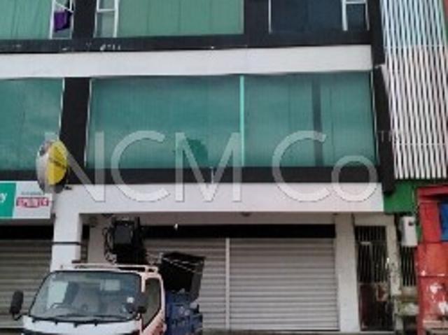 3 Storey Terrace ShopHouse, Intermediate