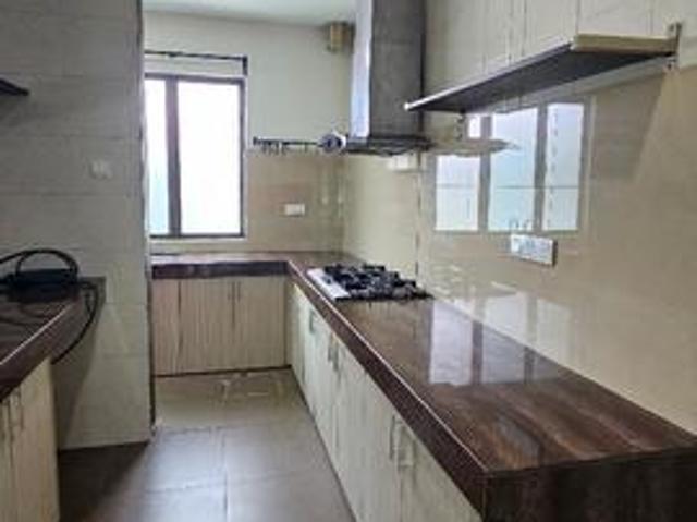 3 Storey Terrace unit for near seven skies school