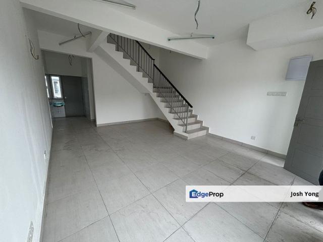 3 Storey Terraced House at Villa Sri Manja