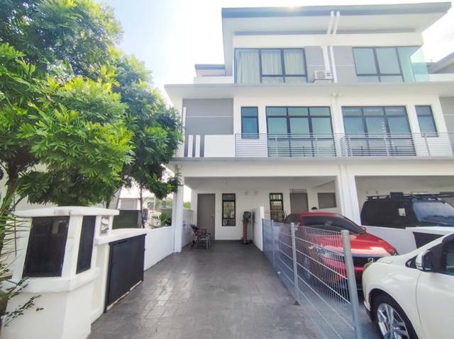 3 Storey Town House Residensi Sinaran Shah Alam Selangor