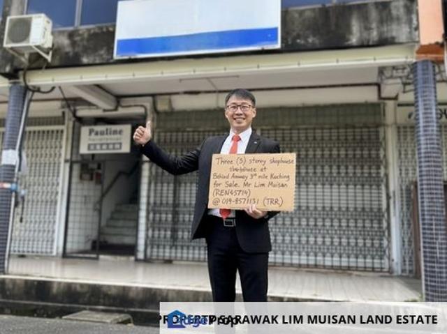 3 Storey Shophouse @ Behind Amway, 3rd Mile Kuching — For Sale 出售中！