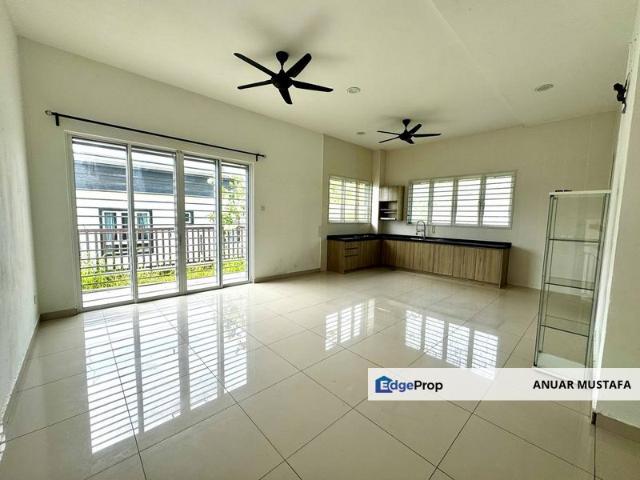 3 STOREY BUNGALOW EXCLUSIVE AREA. JALAN R14, JALAN ROLLER COASTER SG MERAB
