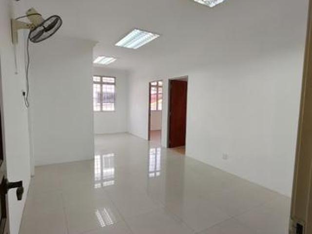 3 storey bungalow house Below Market Value for Sale