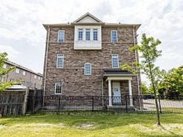 3 storey Corner End Unit Freehold Townhouse 3+1 Bed / 3 Bath
