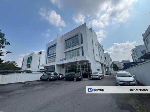 3 Storey Corporate looking with spacious office