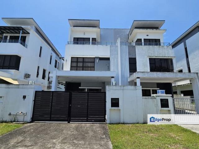 3 Storey Cluster House at Canal Garden @ Horizon Hills For Sale