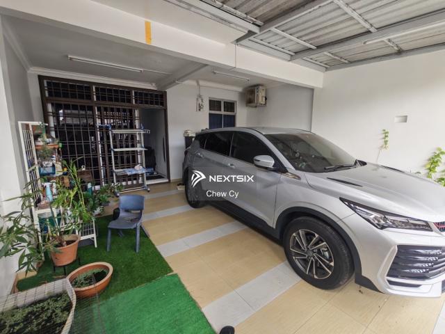3 Storey Cluster 32x70 at Canal Garden South, Fully Renovated