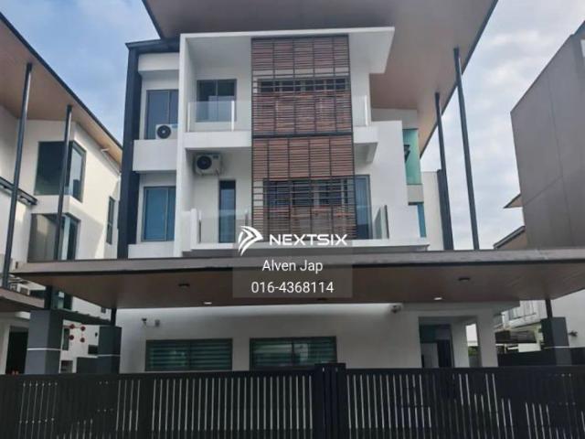 3 Storey Detached House for Rent @ Windsor Estate