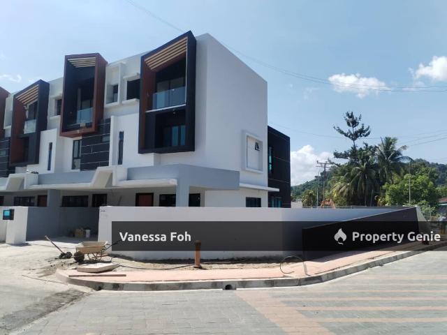 3 Storey Exclusive Corner Lot Landed House @ Meridian Place, Penampang – FOR SALE Modern Spacious Living in Prime Location! ✅ Corner Lot | 3 Storey Terrace | Gated Community