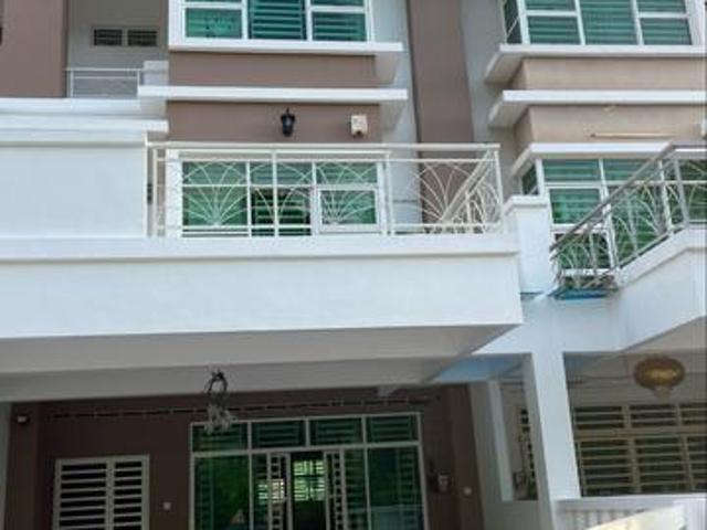 3 Storey Fully Renovated House Facing Greenery at Taman Nyaman Indah