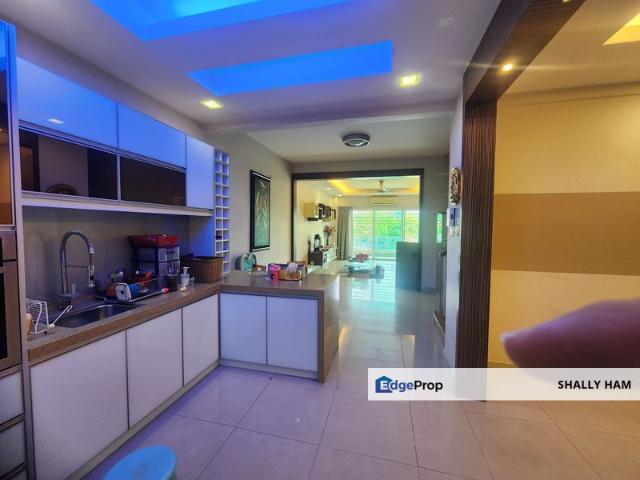 3 storey house to let at happy garden, oug,okr