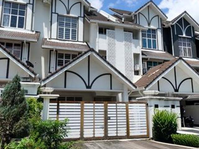 3 storey house in Setia Alam for sale