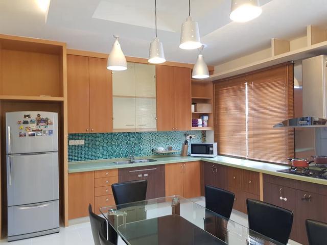 3 Storey House Krystal Court 1728sqft Gated backyard Sungai Nibong