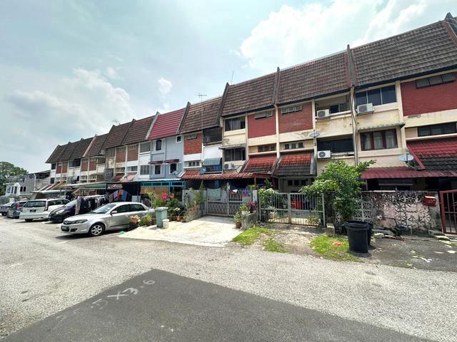 3 Storey House near Ampang Hospital Taman Bukit Teratai Best Deal