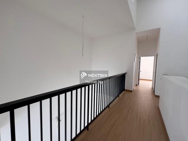 3 storey Intermediate shoplot with Rental yield