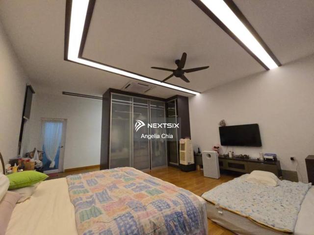 3 Storey Intermediate Shoplot Lutong