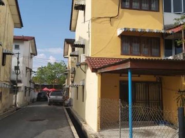 3 storey link house for sale in Taman Sri Muda seksyen 25 Shah Alam