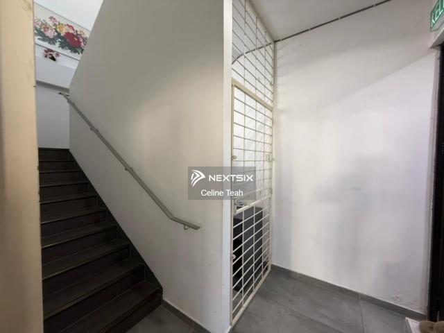 3 storey modern semi detached house for Sale