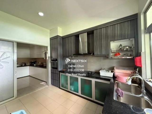 3 storey odd lot cluster house for sale @ the cove, facing east direction, back side land 16 ft, front 11 ft. View to offer, unit with good condition