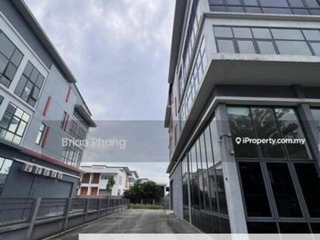 3 Storey Semi D Corporate Office cum factory for rent vacant now