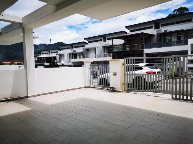 3 storey semi detached near lexus hotel worth buy 950k