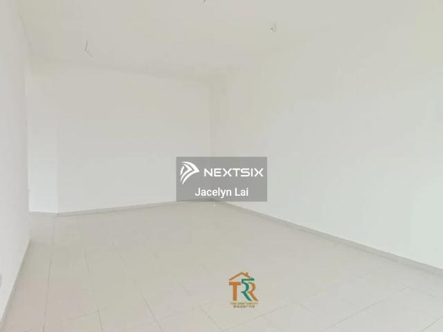 3 storey shop lot facing main road @ Bayu Perdana