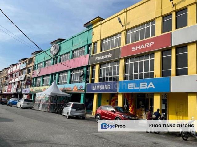 3 storey shoplot at Medan Saujana