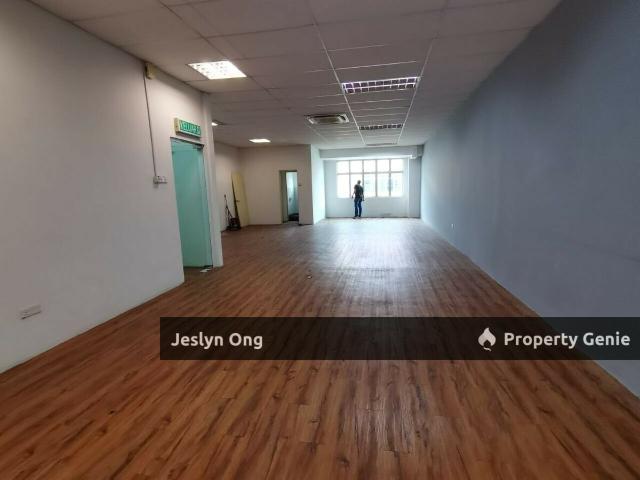 3 storey Shoplot 1st & 2nd floor at Taman Molek for Rent