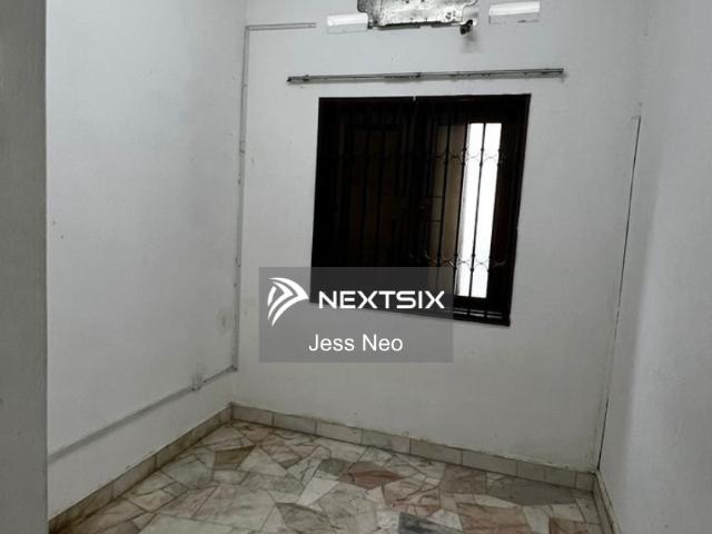 3 storey shoplot 22x80sqft
