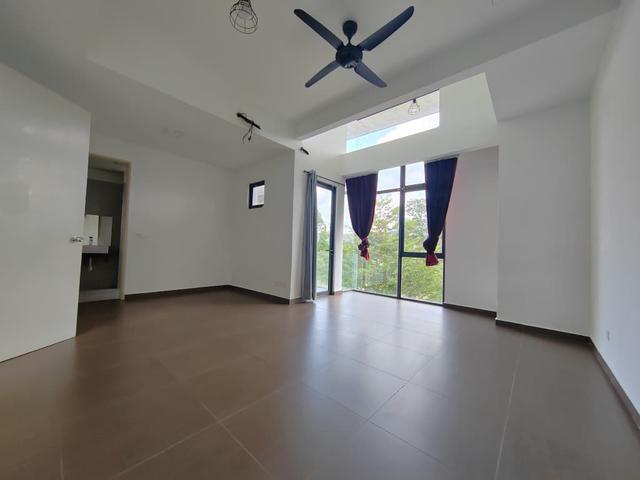 3 storey super link house terrace Mutiara villa kajang for rent
