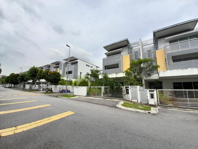 3 Storey Superlink Endlot Nadayu 92 Kajang 2 Midori Tropicana Height