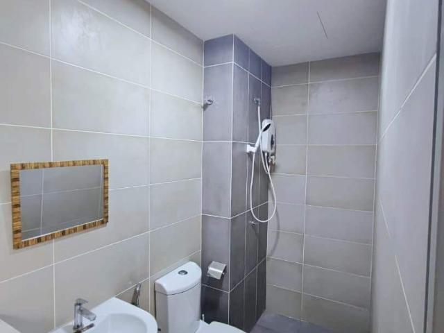 3 storeys luxury / hgh security/ private bathroom / comfy & zen middle room at taman meranti jaya, puchong