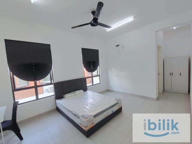 3 STOREYS LUXURY / HGH SECURITY/ PRIVATE BATHROOM / COMFY & ZEN Middle Room at Taman Meranti Jaya, Puchong