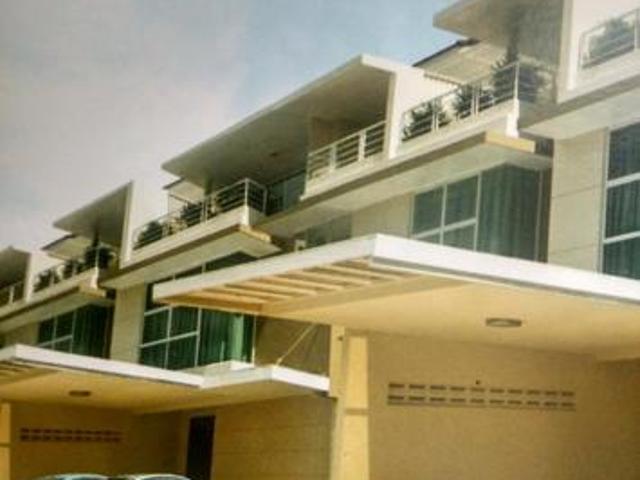 3 Storeys Terrace House Partial Furnished For Rent