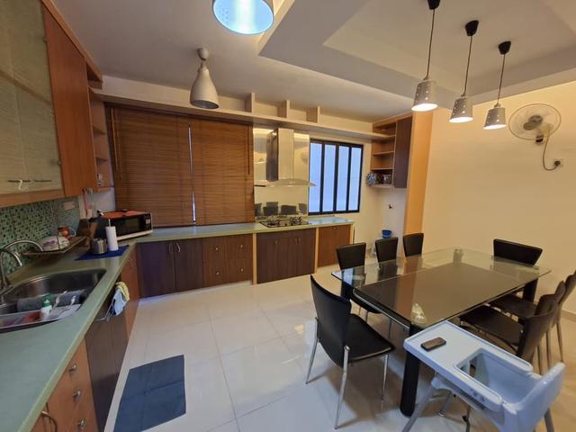 3 sty terrance Krystal Court Townhouse WELL RENOVATED