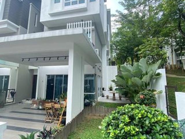 3 Sty Tiara South Corner UnitSEMENYIH