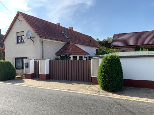 3 Seiten Hof mit zwei Wohnhäusern und tollem Garten