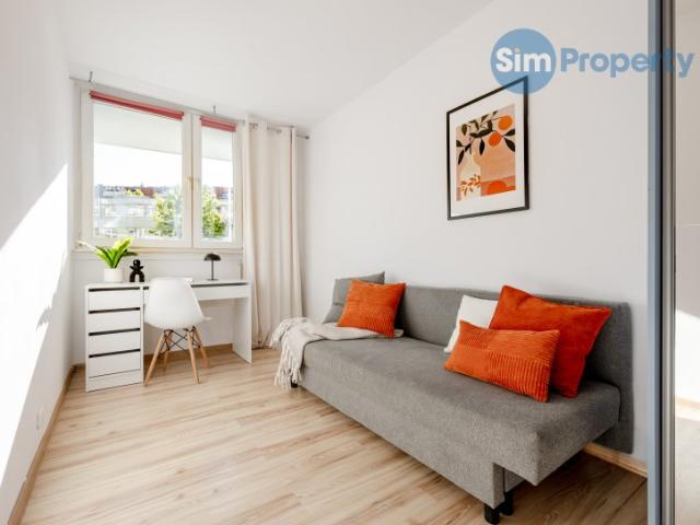 3 separate rooms + kitchen | close to Magnolia shopping center | available now
