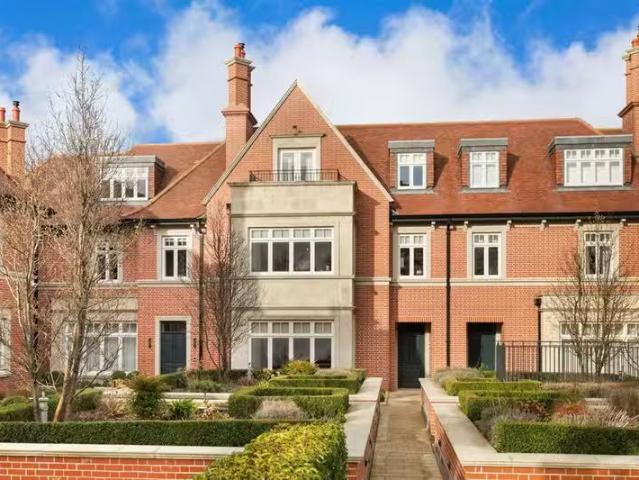 3 Shrewsbury Gardens, Shrewsbury Road, Ballsbridge, Dublin 4.