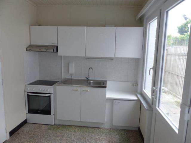 3 sided house with 3 bedrooms
