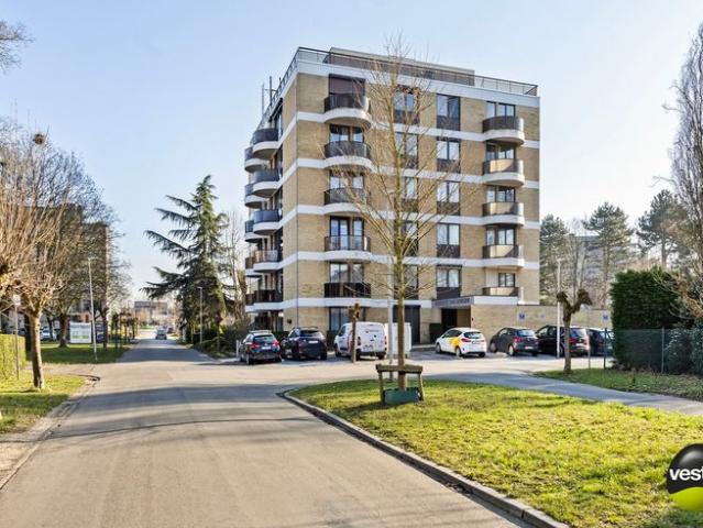 3 slaapkamer appartement met mogelijkheid aankoop garageb.