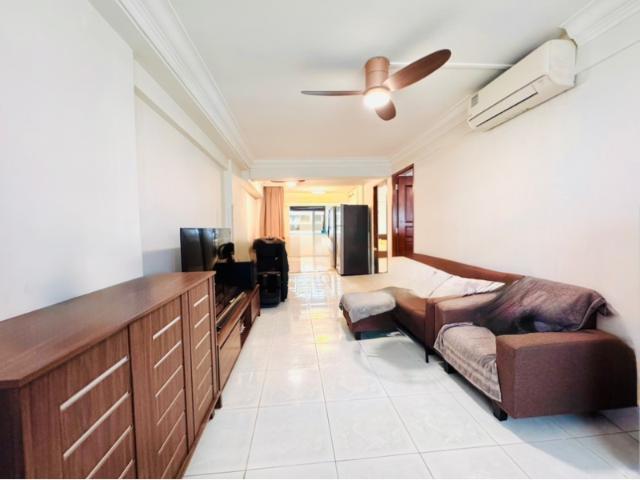 3 Tanjong Pagar Plaza HDB Apartment For Sale, $650,000, 2 Bed 1 Bath 753 sqft $863.00 psf