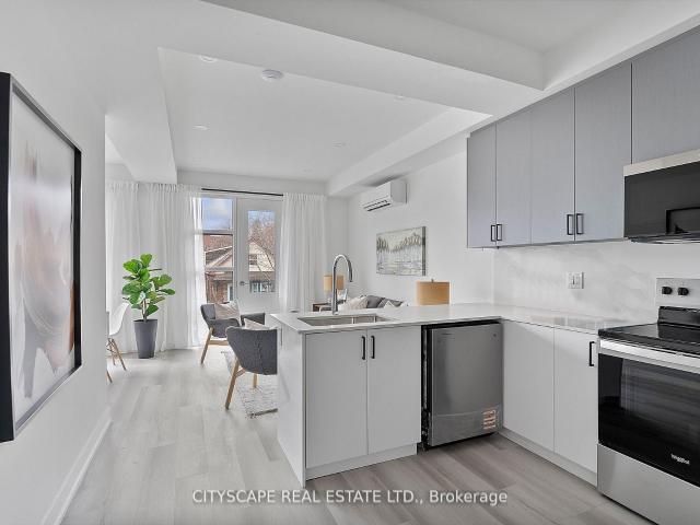 3 Upper 587 Oakwood Avenue in Toronto: Oakwood Village Condo Apartment for lease Toronto C03: MLS®# C13706960